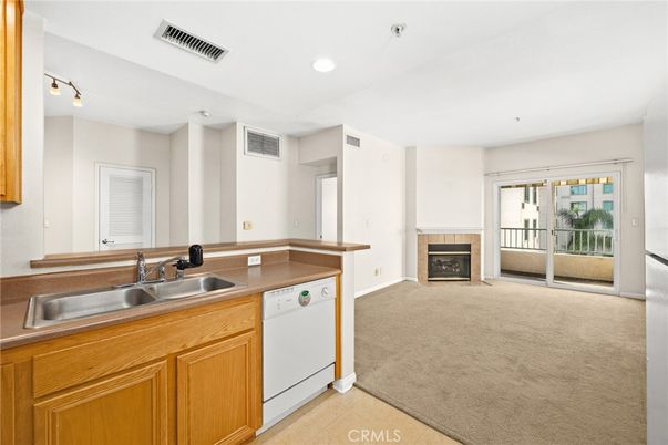 Fireplace, Interior, Kitchen, Recessed Lighting