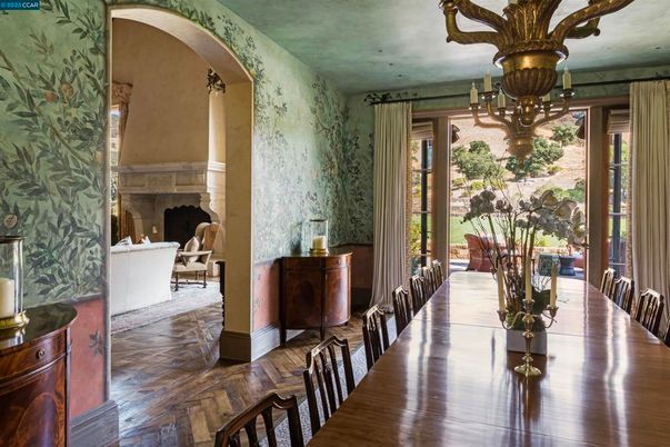 Chandelier, Dining room, Fireplace, Interior, Wood Texture Flooring