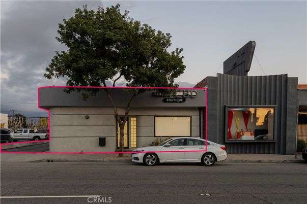 Attached, Exterior, Facade, Modern
