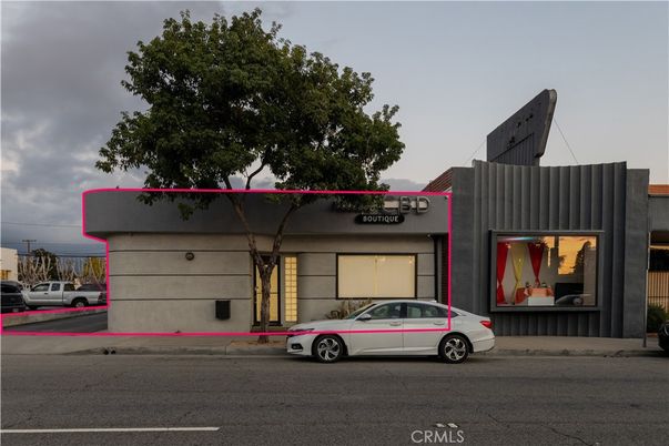 Exterior, Facade, Modern