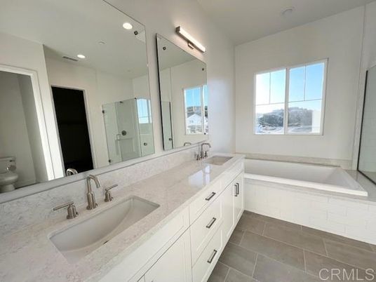 Bathroom, Dual Sink Vanities, Interior, Recessed Lighting
