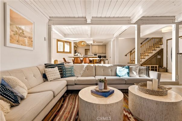 Chandelier, Dining room, Interior, Kitchen, Living room