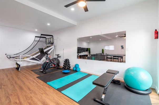 Fitness Equipment, Interior, Recessed Lighting, Wood Texture Flooring