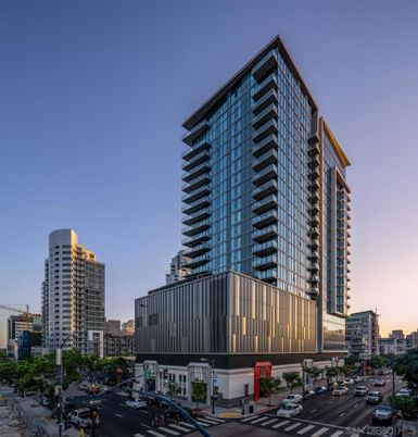 Exterior, Facade, Highrise