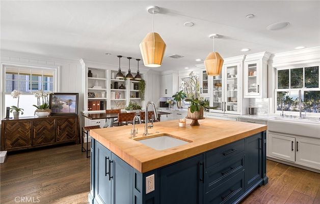Interior, Kitchen, Pendant Lights, Recessed Lighting, Wood Texture Flooring