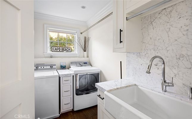 Interior, Marble Walls, Recessed Lighting, Washer, Wood Texture Flooring