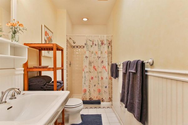 Bathroom, Interior, Recessed Lighting
