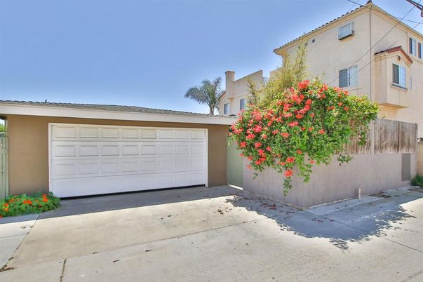 Detached Garage, Exterior