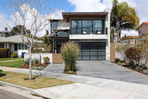Attached, Exterior, Facade, Modern