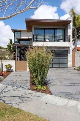 Attached, Exterior, Facade, Modern