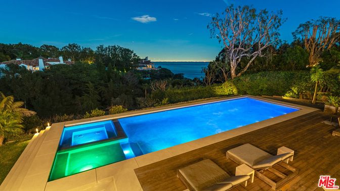 Exterior, Pool, Water