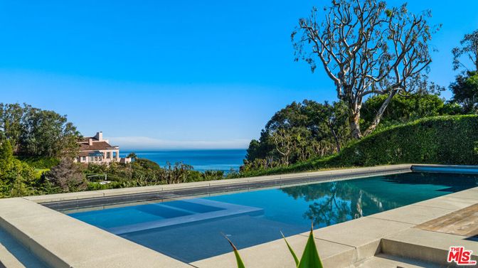 Exterior, Pool, Water