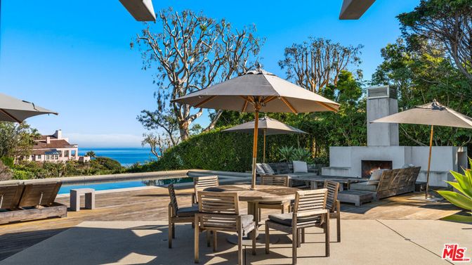 Exterior, Fireplace, Pool, Water