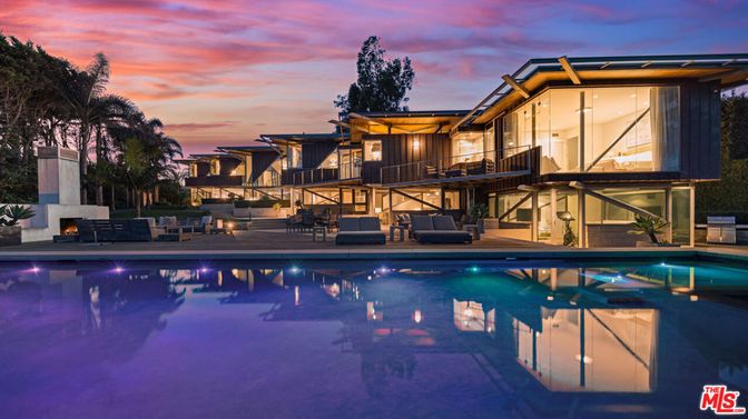 Exterior, Fireplace, Pool