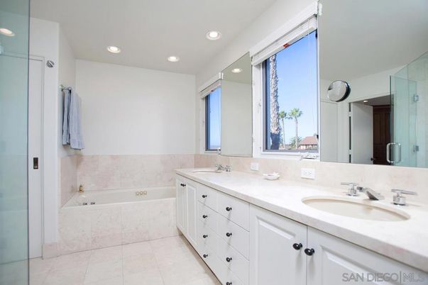 Bathroom, Dual Sink Vanities, Interior, Recessed Lighting