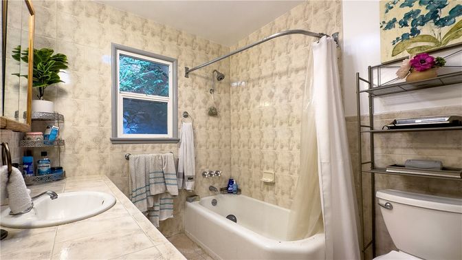 Bathroom, Interior, Tile Countertops