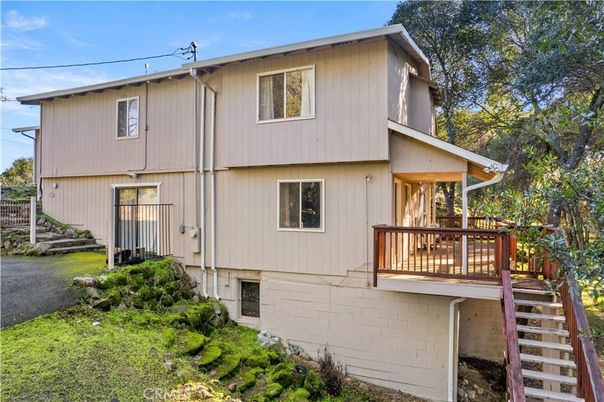 Exterior, Facade, Raised Ranch