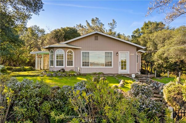 Backyard, Exterior, Facade, Ranch