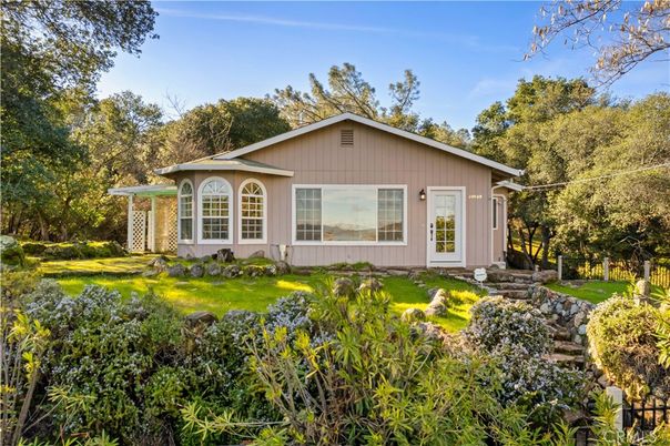Backyard, Exterior, Facade, Ranch