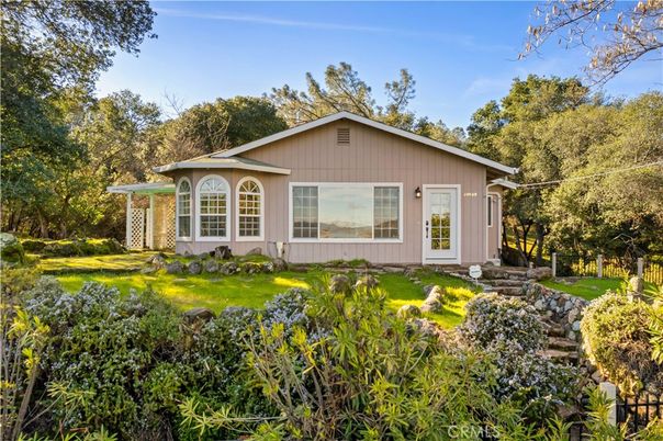 Backyard, Exterior, Facade, Ranch
