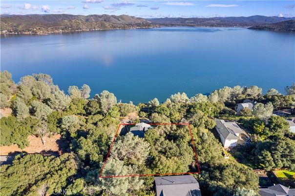 Exterior, Lake