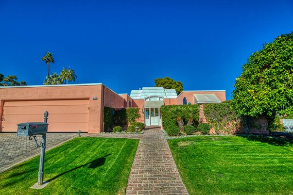 Exterior, Facade, Modern