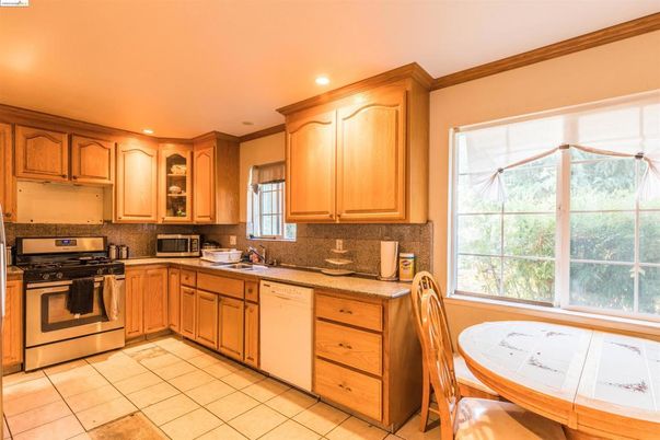 Dining room, Interior, Kitchen, Recessed Lighting, Stainless Steel Appliances