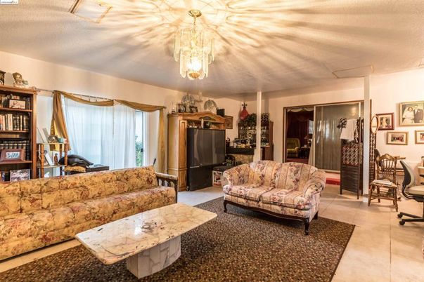 Chandelier, Interior, Living room