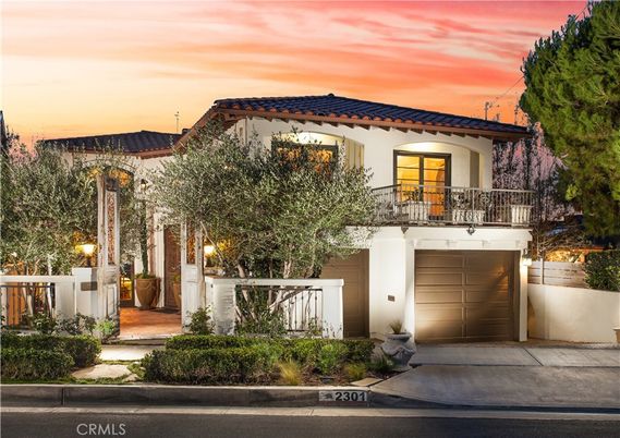 Attached, Exterior, Facade, Spanish Mediterranean