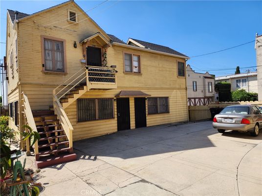Exterior, Facade, Rowhouse