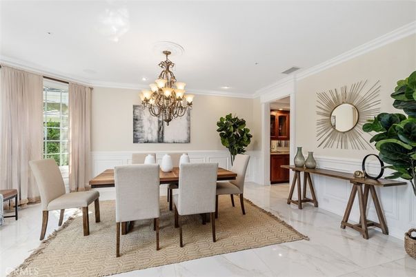 Chandelier, Dining room, Interior, Marble, Recessed Lighting