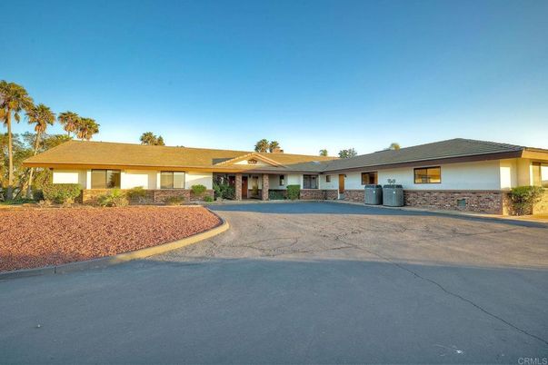 Backyard, Exterior, Facade, Ranch