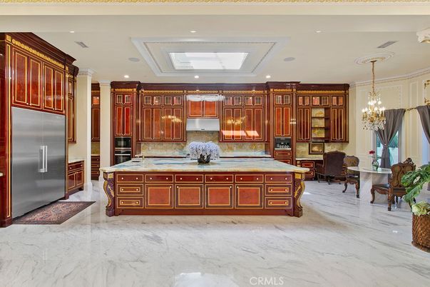 Chandelier, Dining room, Interior, Kitchen, Marble, Recessed Lighting, Stainless Steel Appliances