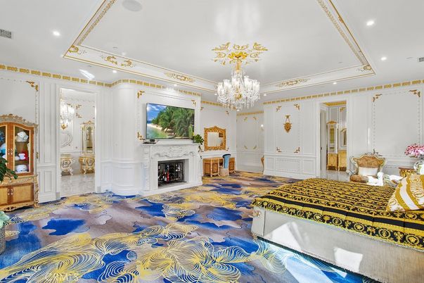 Chandelier, Fireplace, Interior, Recessed Lighting