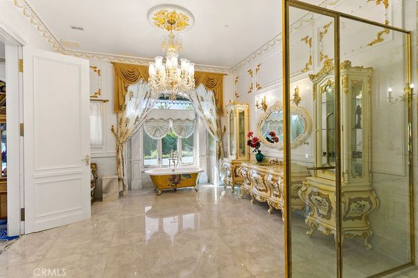Bathroom, Chandelier, Free Standing Baths, Interior