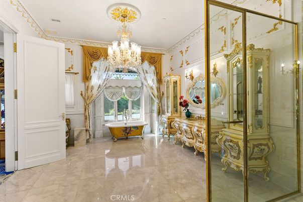 Bathroom, Chandelier, Free Standing Baths, Interior