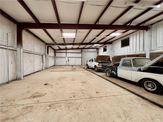 Garage, Interior, Wooden Beams
