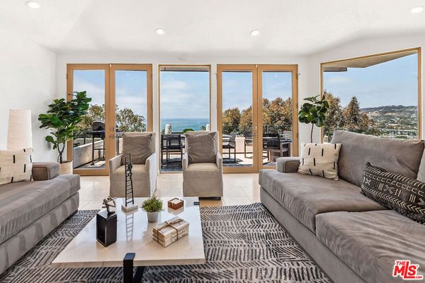 Interior, Living room, Recessed Lighting, Water