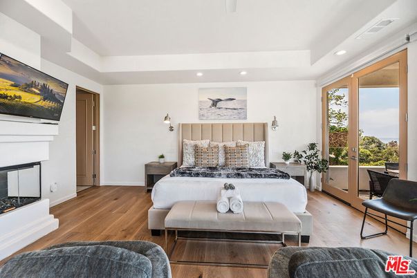 Bedroom, Fireplace, Interior, Recessed Lighting, Wood Texture Flooring