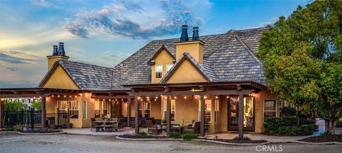 Exterior, Facade, Ranch