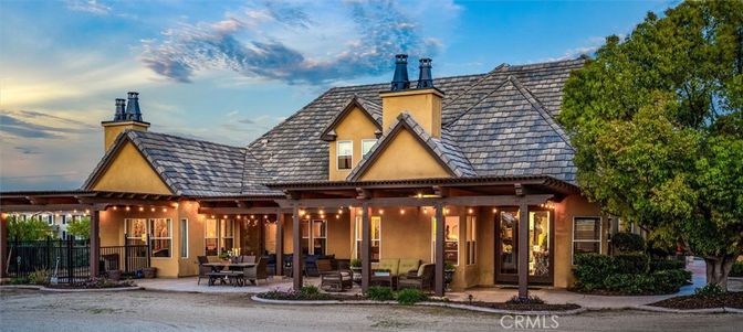 Exterior, Facade, Ranch