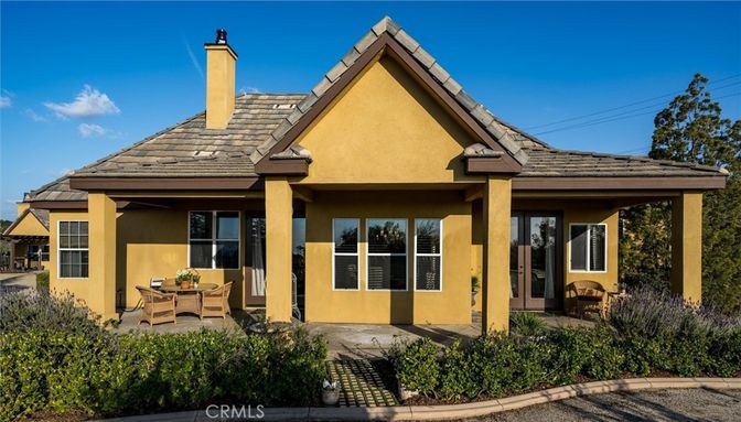 Exterior, Facade, Ranch