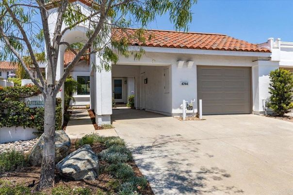 Attached, Exterior, Facade, Spanish Mediterranean