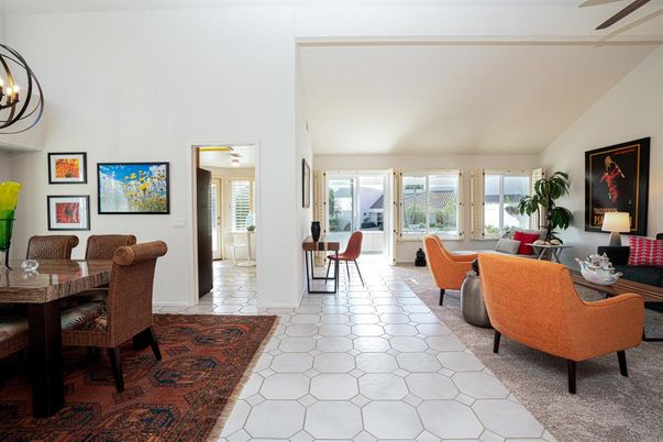 Chandelier, Dining room, Interior, Living room
