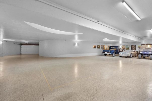 Garage, Interior