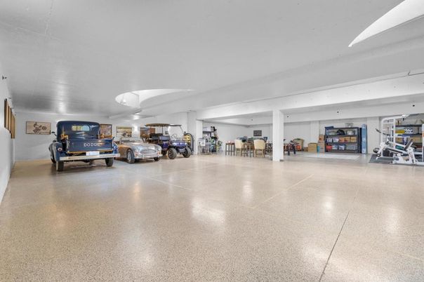 Garage, Interior