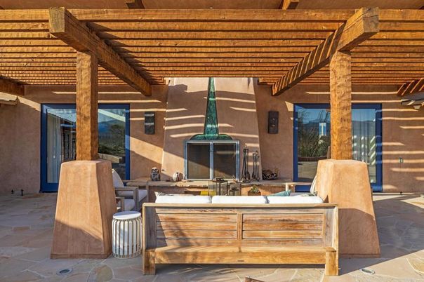 Exterior, Wooden Beams