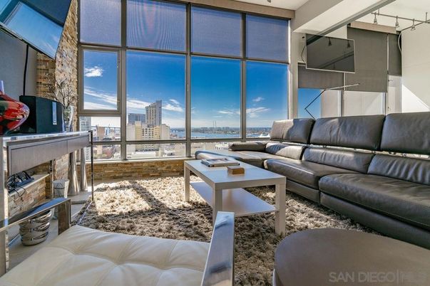 Interior, Living room, Water