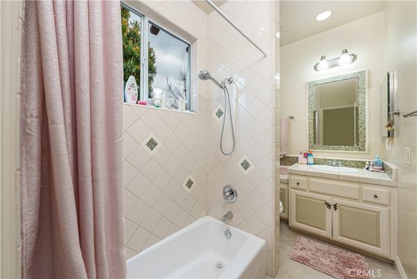 Bathroom, Interior, Recessed Lighting, Tile Countertops