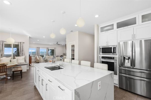 Dining room, Interior, Kitchen, Living room, Pendant Lights, Recessed Lighting, Stainless Steel Appliances